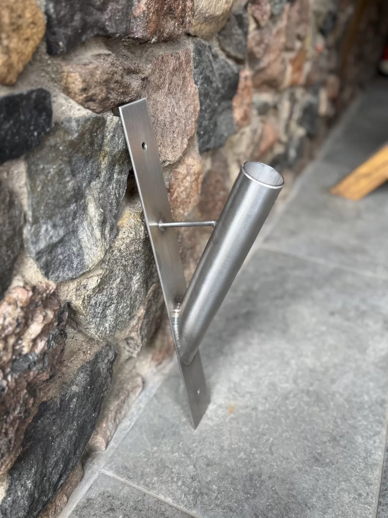 Nerūdijančio plieno vėliavos laikiklis „Klasika“ (Ø42,4 mm)