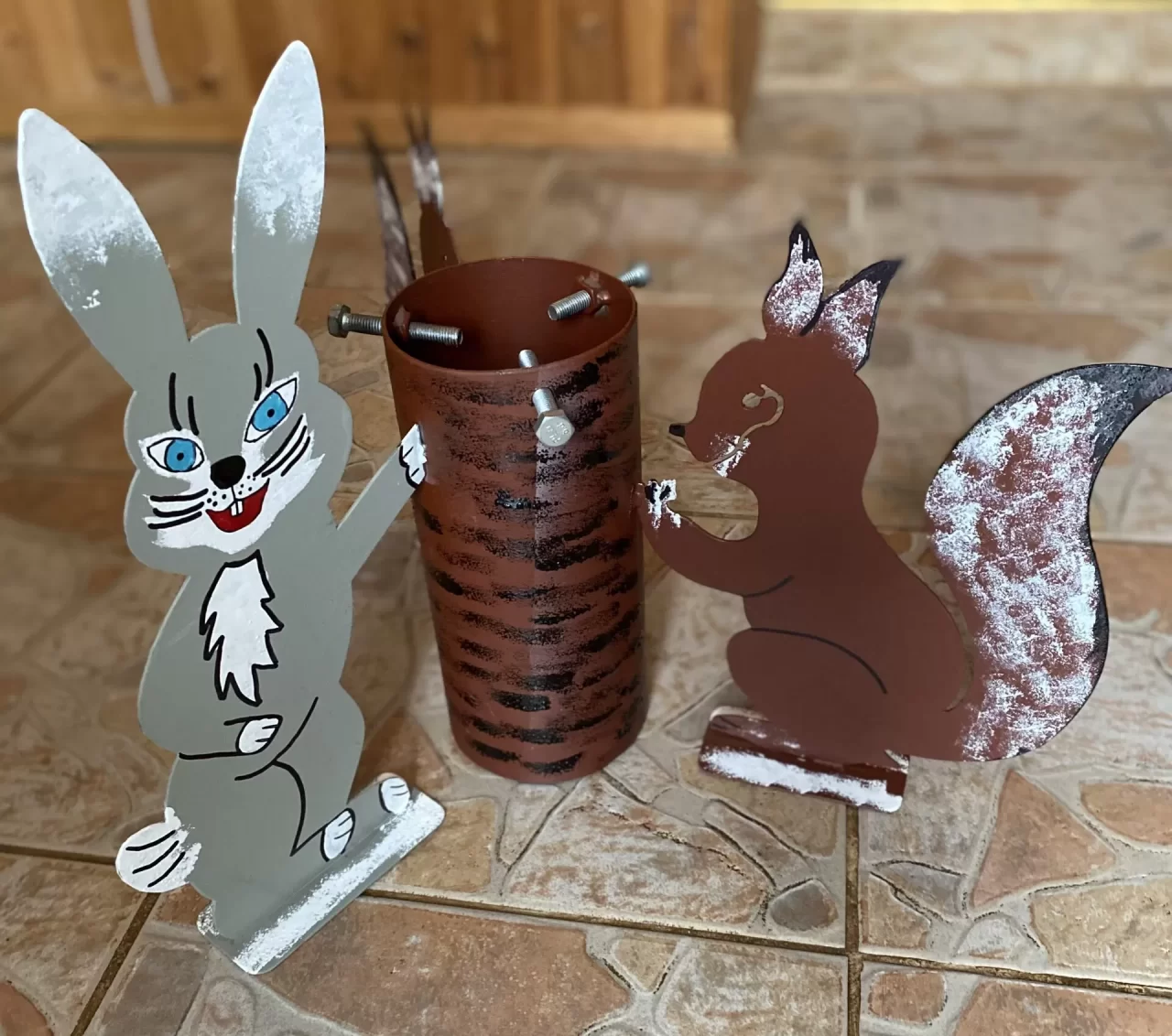 Eglutės stovas su vandens talpa „Miško draugai“