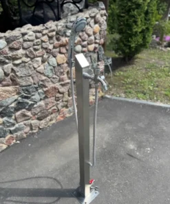 Reguliuojamo aukščio vandens kolonėlė, su dušu